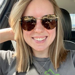 Meet your Posher, Kenzie